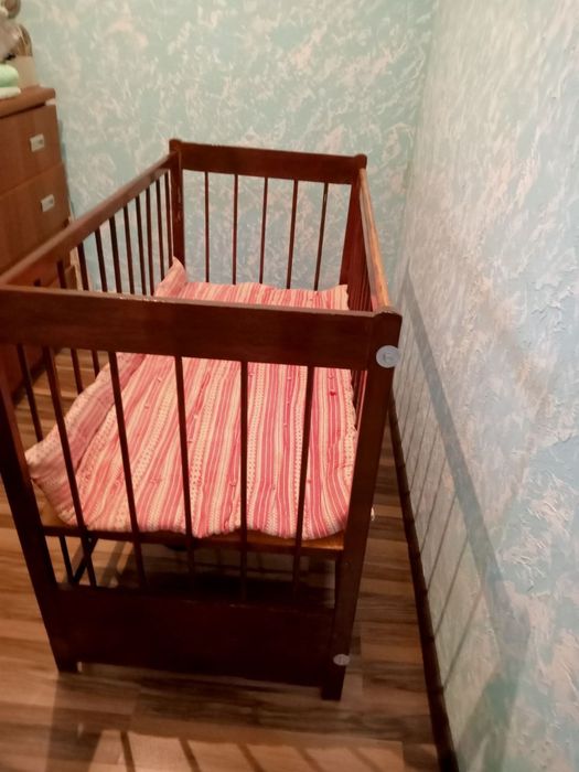 Продам б/у детскую кроватку 150 тыс сум.