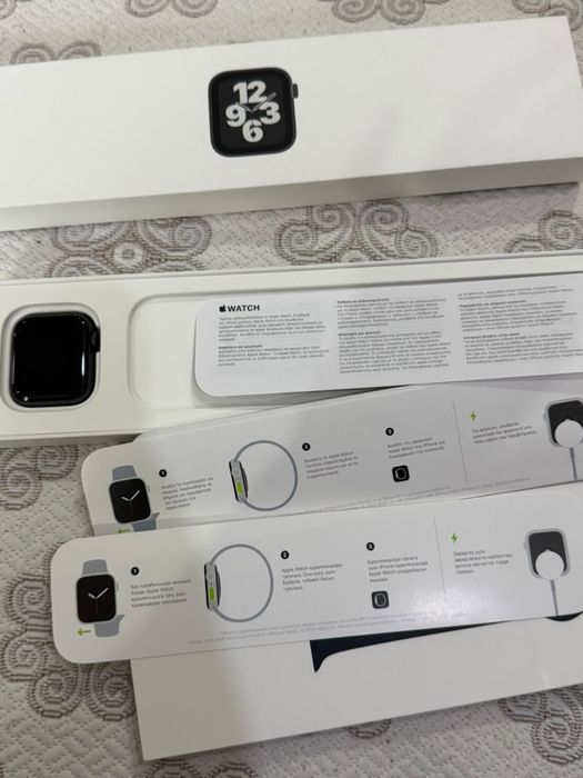 Продам apple watch SE