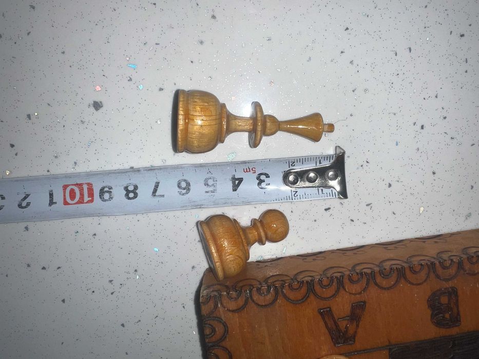Шах с дървени фигури