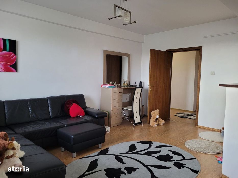 Apartament 3 camere, ultracentral Caracal, 85 mp, parcare acoperită