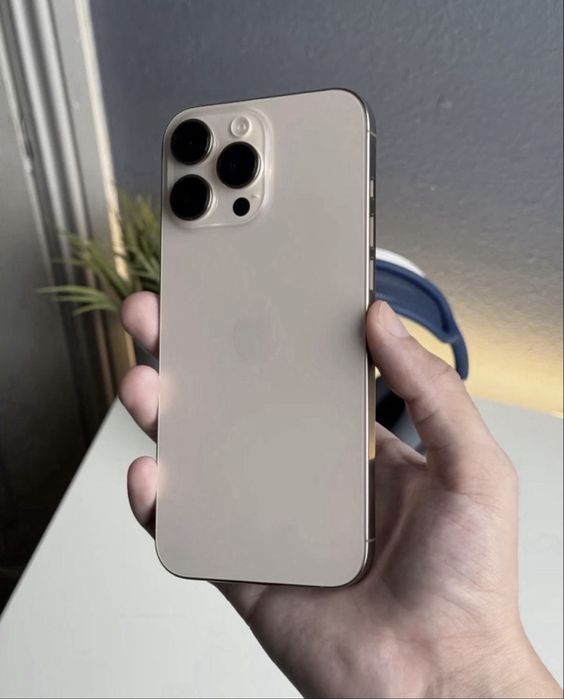 Iphone 16 pro max sirowni