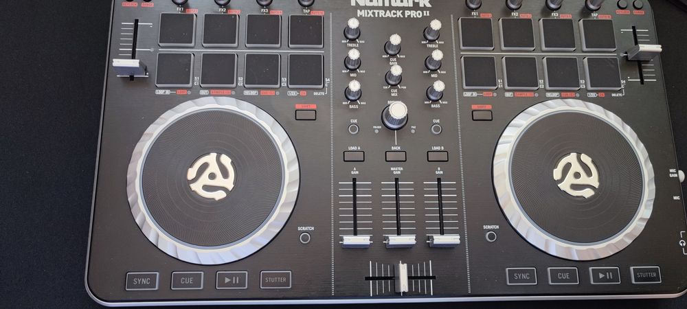 Dj Конзола контролер пулт Numark  Mixtrack