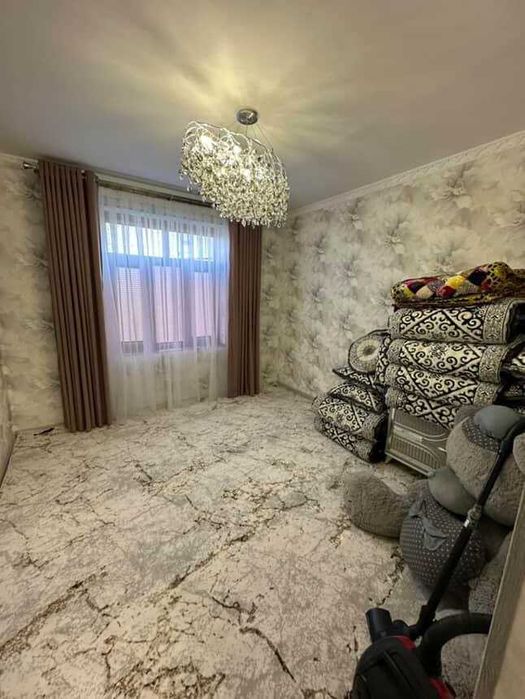 Карнок кучаси 3,2 соток 8 хона евро ховли сотилади.