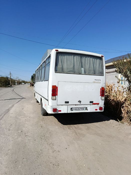 Isuzu satiladi reni aq jagdayi jaqsi