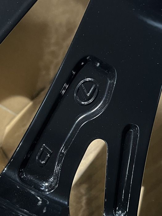 Диск ОРИГИНАЛЬНЫЕ от Lexus Es 250 350