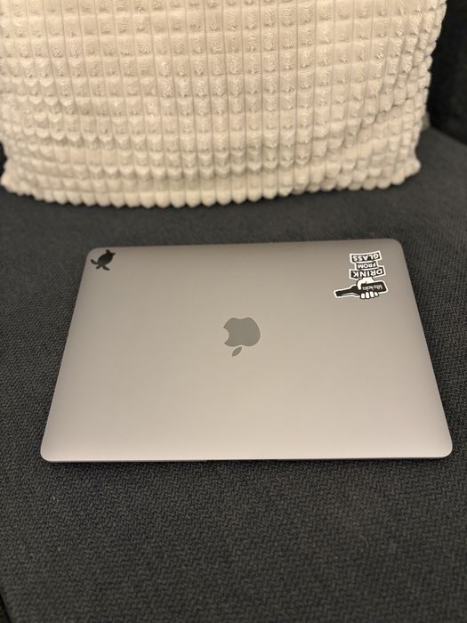MacBook Air 13” Retina  2020