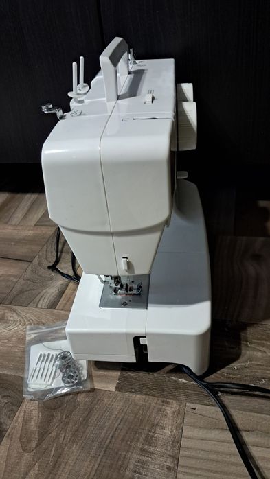 Mașină de cusut Veritas