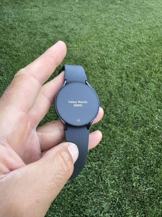 Samsung Galaxy Watch6 44mm Bluetooth (SM-R940) Original impecabil ca NOU folosit cateva saptamani - include cablul de incarcare