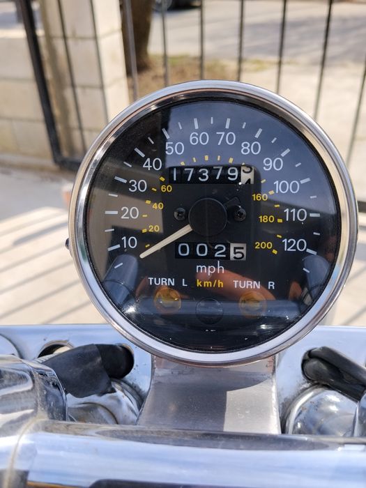 Suzuki Intruder vs 800