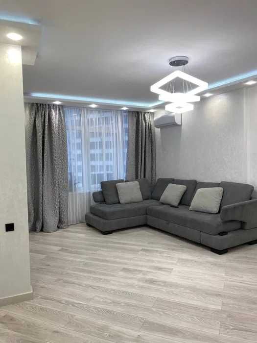 Дава се под наем Двустаен апартамент в Варна, Левски - 66 кв.м за 400 € - Снимка #2