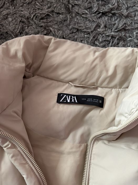 Бежова грейка от Zara
