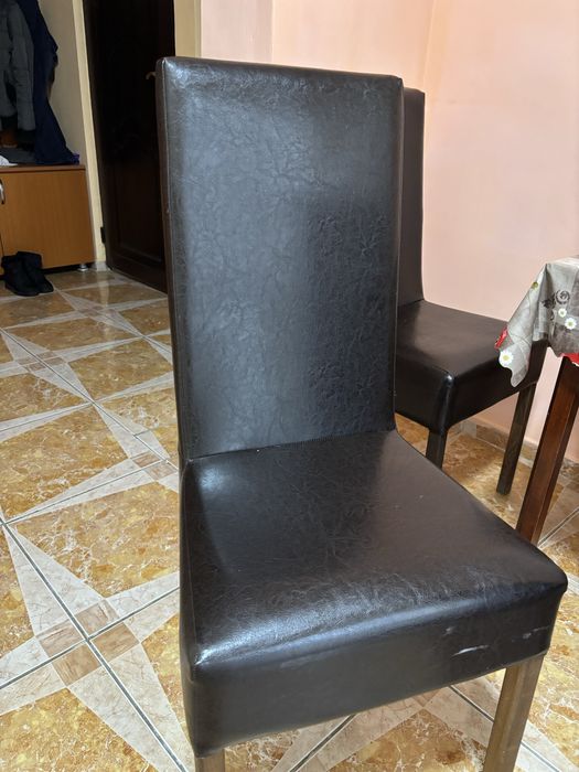 Vand 4 scaune din piele ecologica
