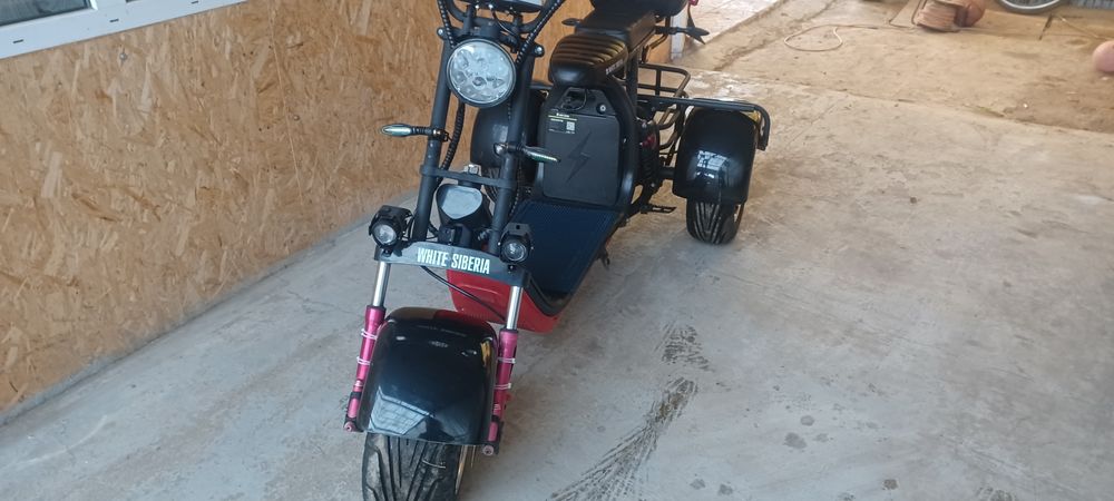 Электроскутер White Siberia.