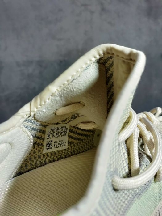 Yeezy 350v2 marimea 43 (fit 42.5)