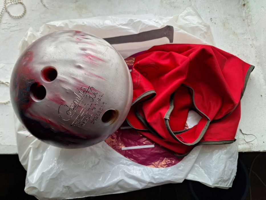 Шары для боулинга. Вместе с переносной.