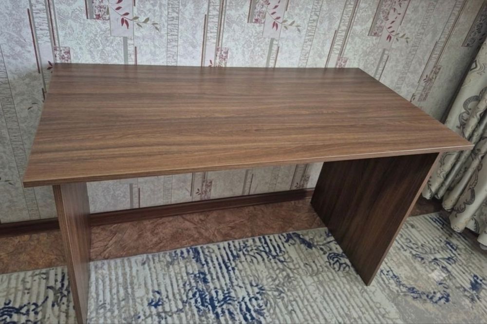 Письменный стол 130x65см