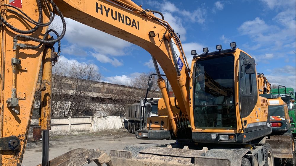 Услуги  и аренда Эксковатор