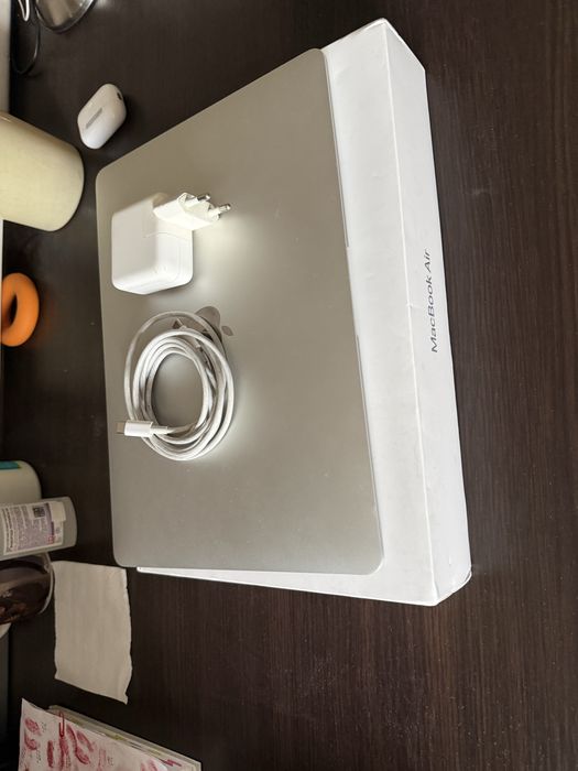 Macbook air 13, m1 2020 год
