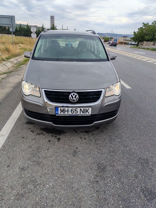 VOLKSWAGEN Touran