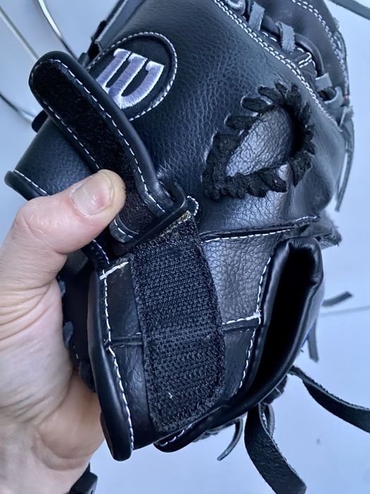 Manusa baseball Wilson mana dreapta