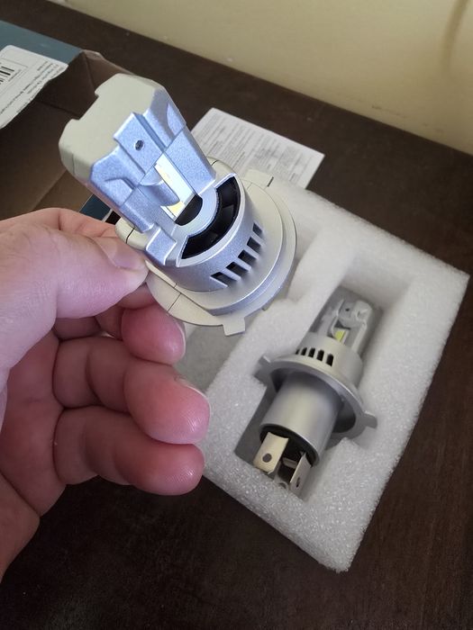 LED крушки H4 за автомобил