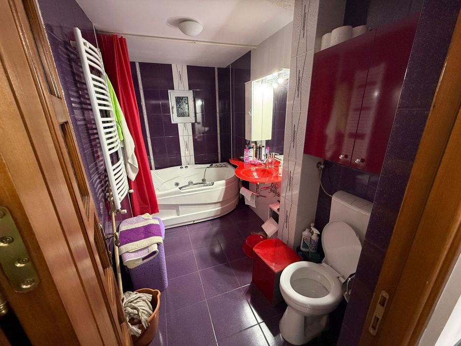 Apartament cu 3 camere decomandat