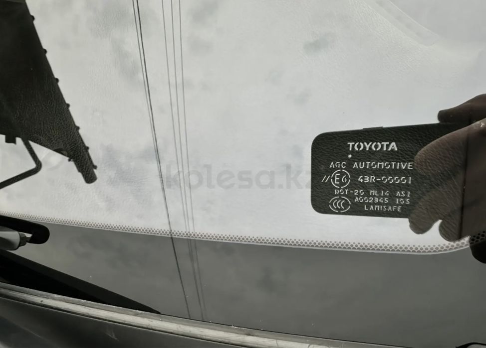 Лобовое стекло Toyota Prado 120