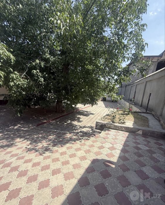 Продаётся дом с земельным участком 10 соток.