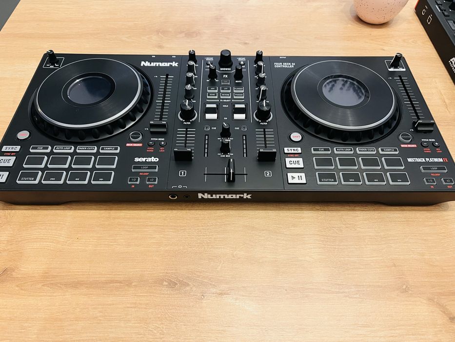 Consolă DJ – Numark Mixtrack Platinum FX