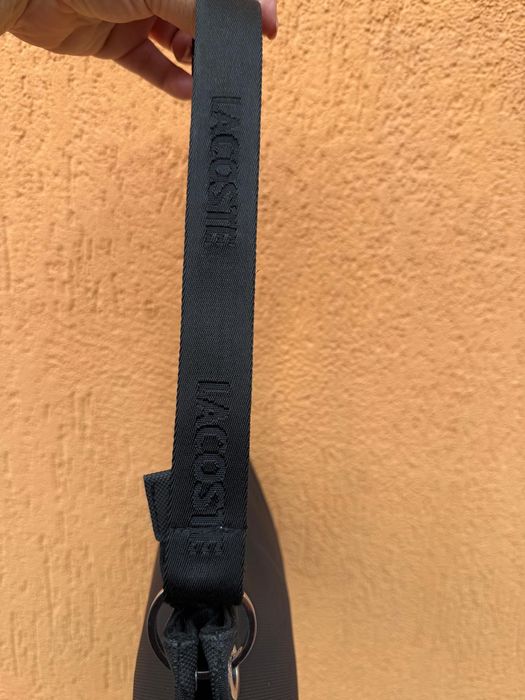 LACOSTE poseta / gentuta neagra , material impermeabil , marime 26x13 cm