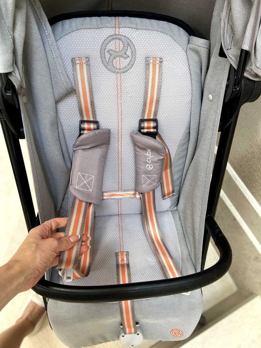 Продавам детска количка Cybex Beezy