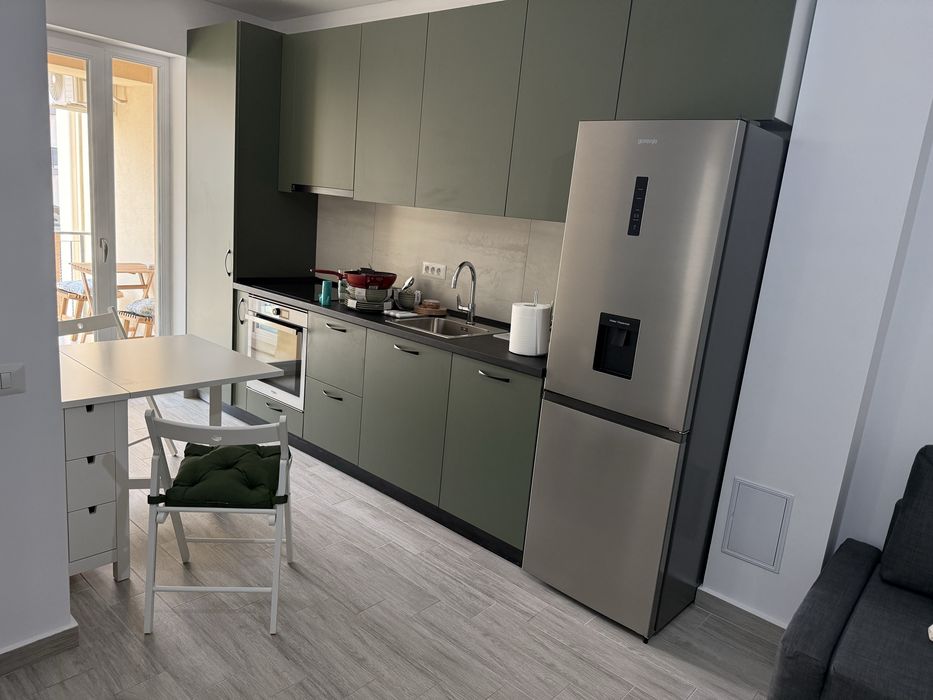 Inchiriere apartament tip studio, bloc nou, prima inchiriere, loc de parcare inclus.
