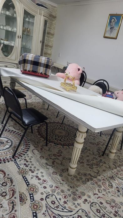 Шай стол аяғы бар.