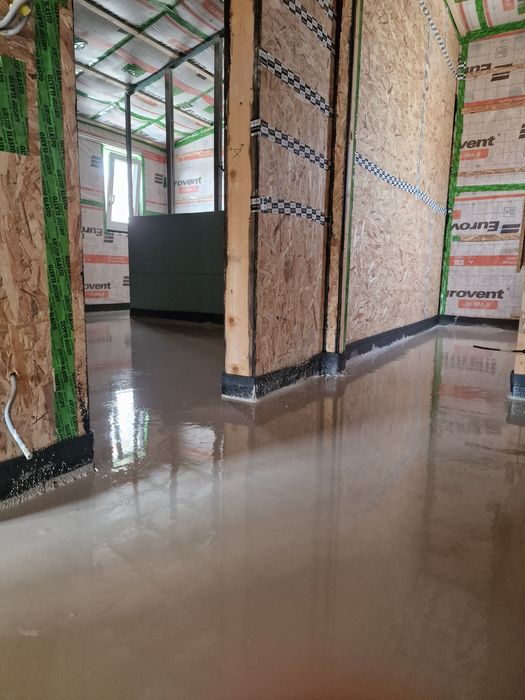 Executam sape fluide de ipsos peste încălzire în pardoseala