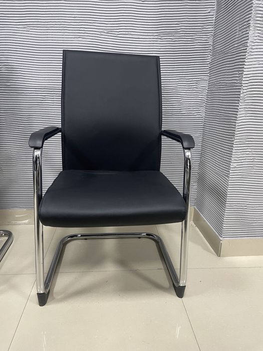 Офисное кресло стул для посетителей