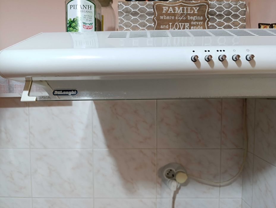 Кухненски шкафове и малка готварска печка