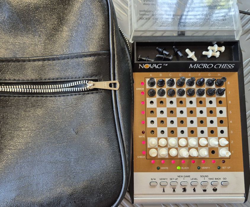 Ретро компютърен шах Novag Micro Chess