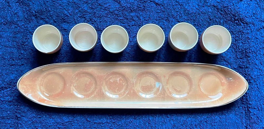 set complet de sase pahare paharute sidefate pentru tuica palinca visinata bautura cu tava tavita ceramic ceramica vechi vintage comunist i