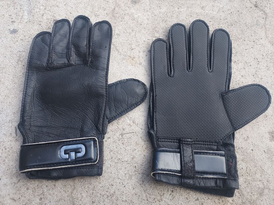 Mănuși din piele și imitație piele