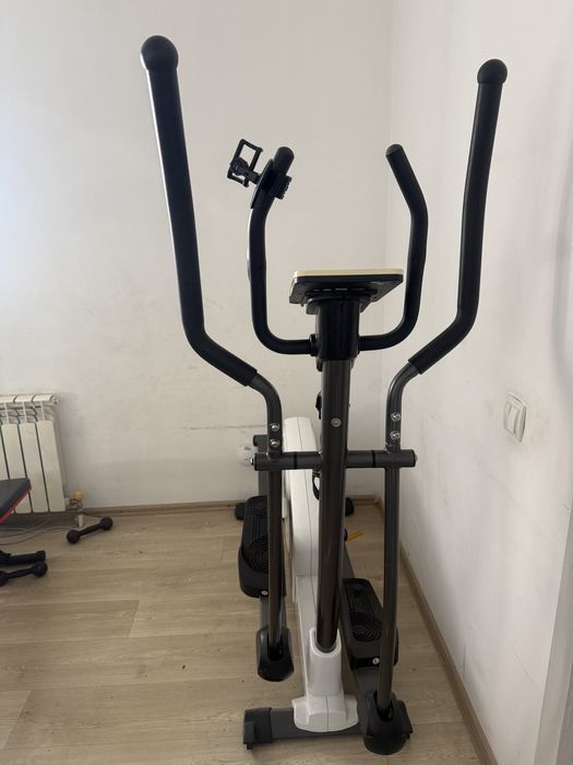 Элептический тренажер HouseFit