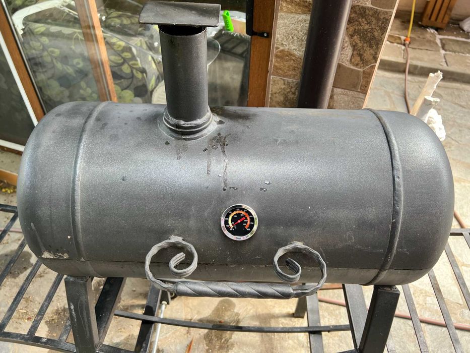 Барбекю на дървени въглища