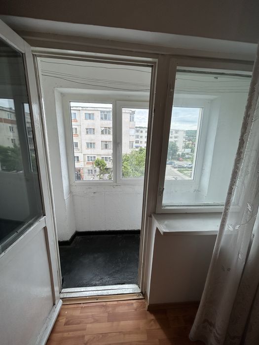 Garsoniera Mioveni zona A uri etaj 3