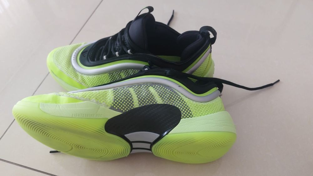 Adidas Light Strike Pro