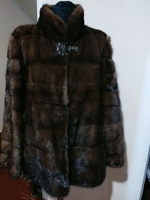 Шубы Новые  норковые 54-58.Жилетка Енот ,норка  натуральный мех    52/