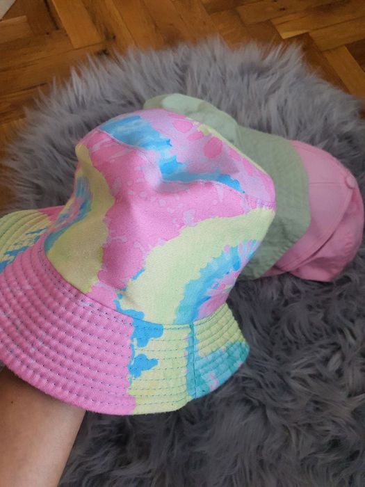 Лот от летни шапки