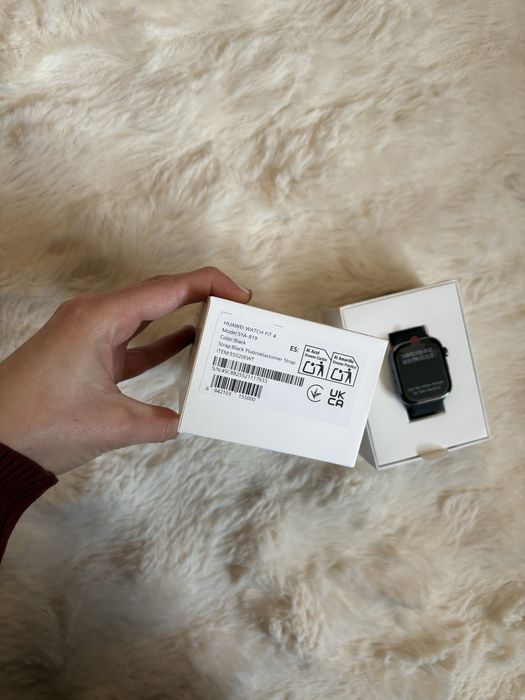 Чисто нов смартчасовник Huawei watch fit 4