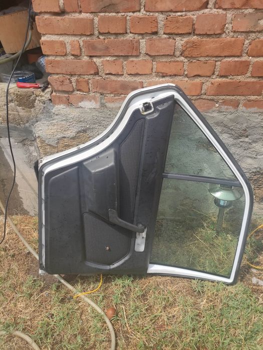 Врата отМерцедес 190