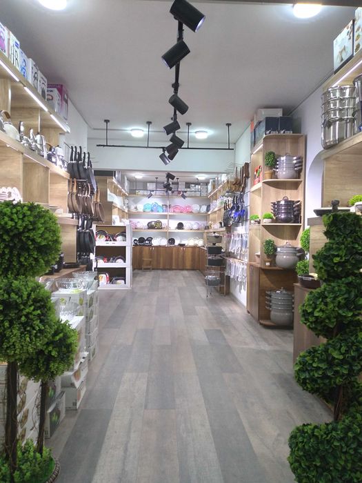 Торговые витрины для магазинов, бутиков, аптек, любой формы vitrina.