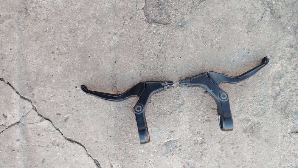 Продам 2 тормозные ручки для велосипеда