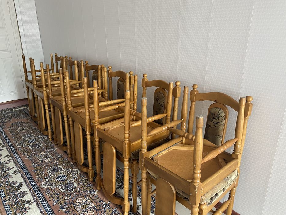 Продам стол гостинный